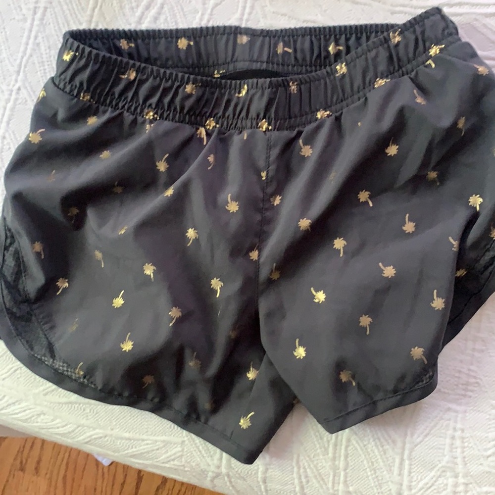 Old navy grey shorts with palm trees